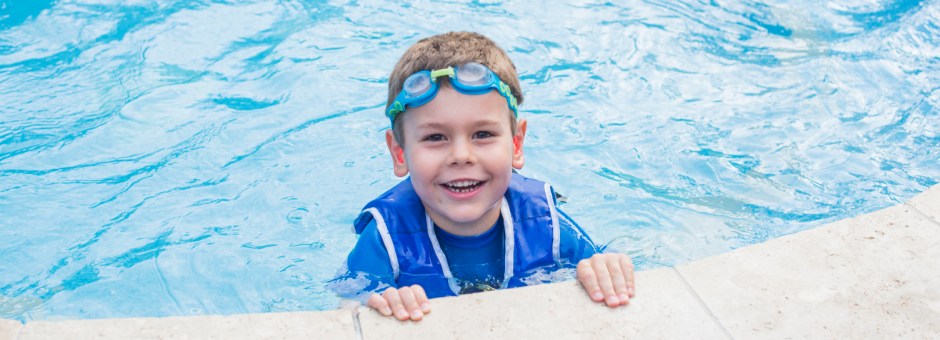 kids_in_pool_riley_dsc_2458-2.jpg